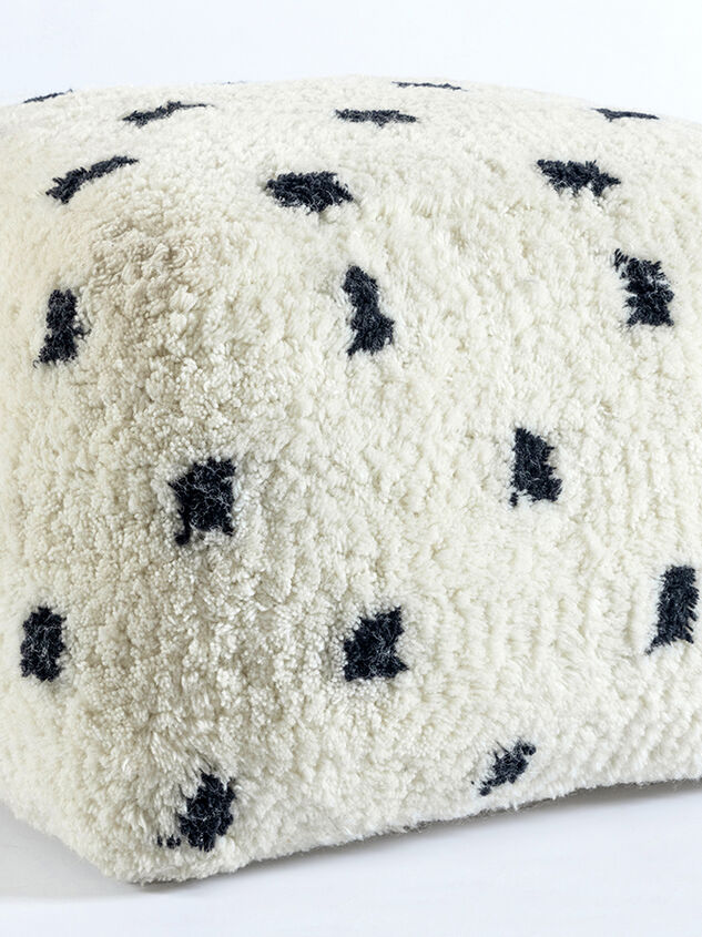 Lantana Pouf Detail 3 - TULLABEE