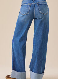 Amour High Rise Jean Detail 4 - TULLABEE