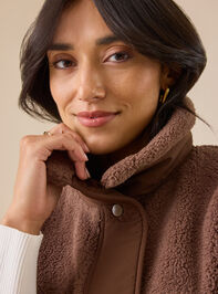 Nina Oversized Sherpa Vest Detail 4 - TULLABEE
