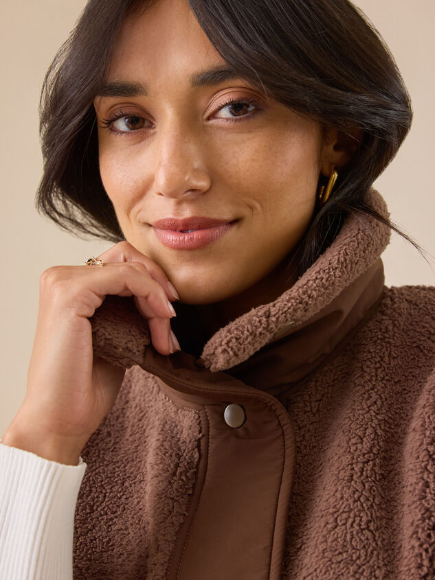 Nina Oversized Sherpa Vest Detail 4 - TULLABEE