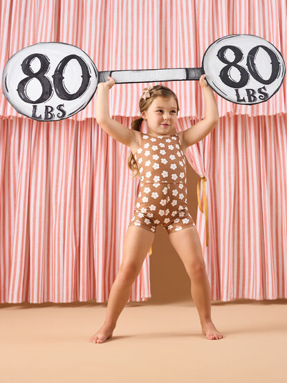 Baby girl athletic clothes shop
