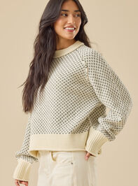 Raya Boxy Sweater Detail 4 - TULLABEE