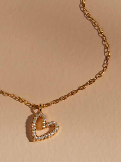 18K Gold Dainty Pearl Heart Necklace - TULLABEE