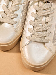 Reba Star Patch Platform Sneakers Detail 2 - TULLABEE
