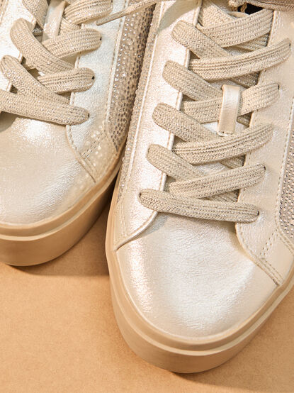 Reba Star Patch Platform Sneakers - TULLABEE