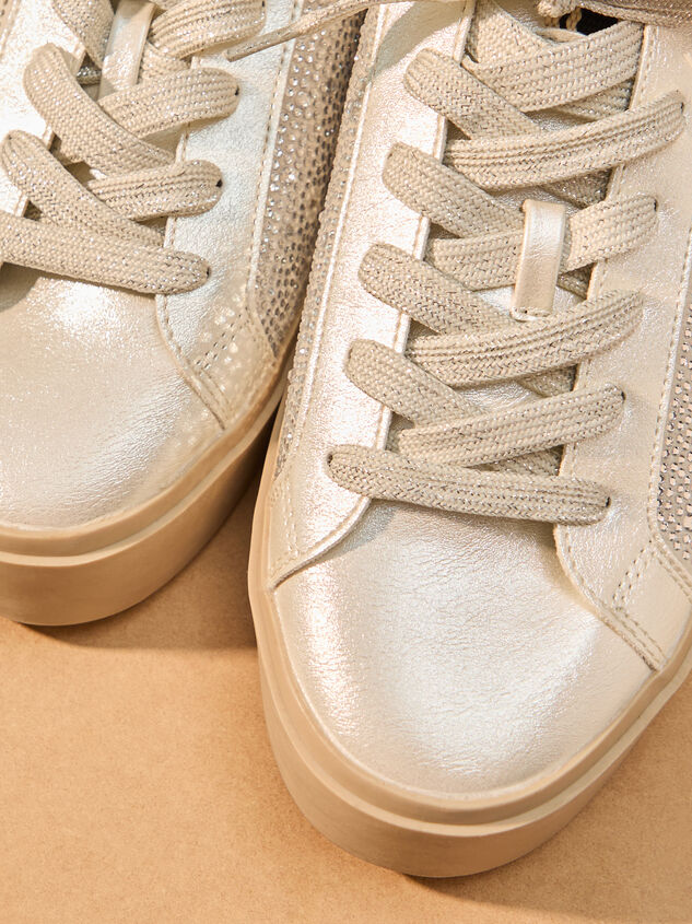 Reba Star Patch Platform Sneakers Detail 2 - TULLABEE
