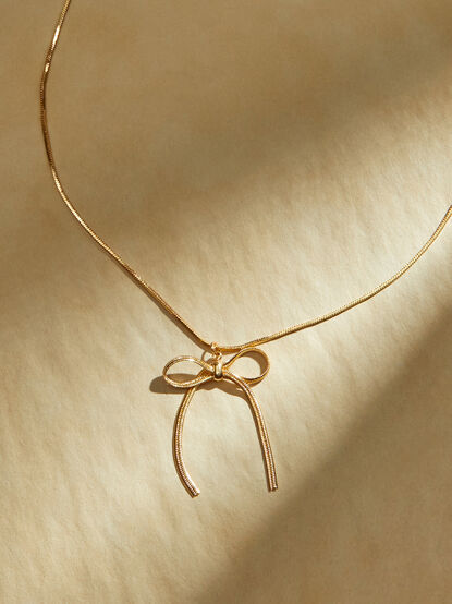Dainty Bow Necklace - TULLABEE