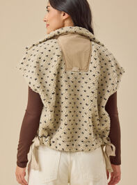 Soren Sherpa Vest Detail 5 - TULLABEE