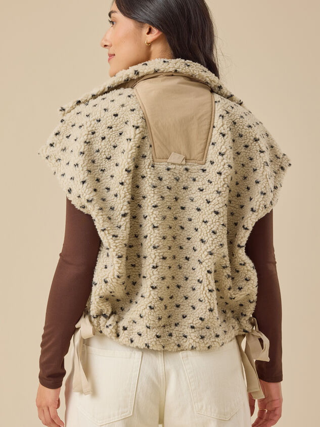 Soren Sherpa Vest Detail 5 - TULLABEE