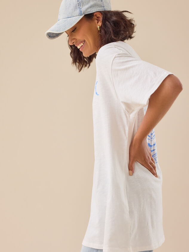 Late Night Readers Oversized Tee Detail 3 - TULLABEE
