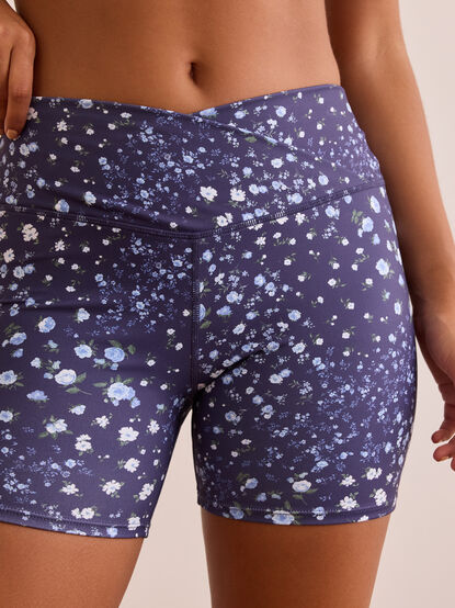 Midnight Floral Bike Shorts - TULLABEE