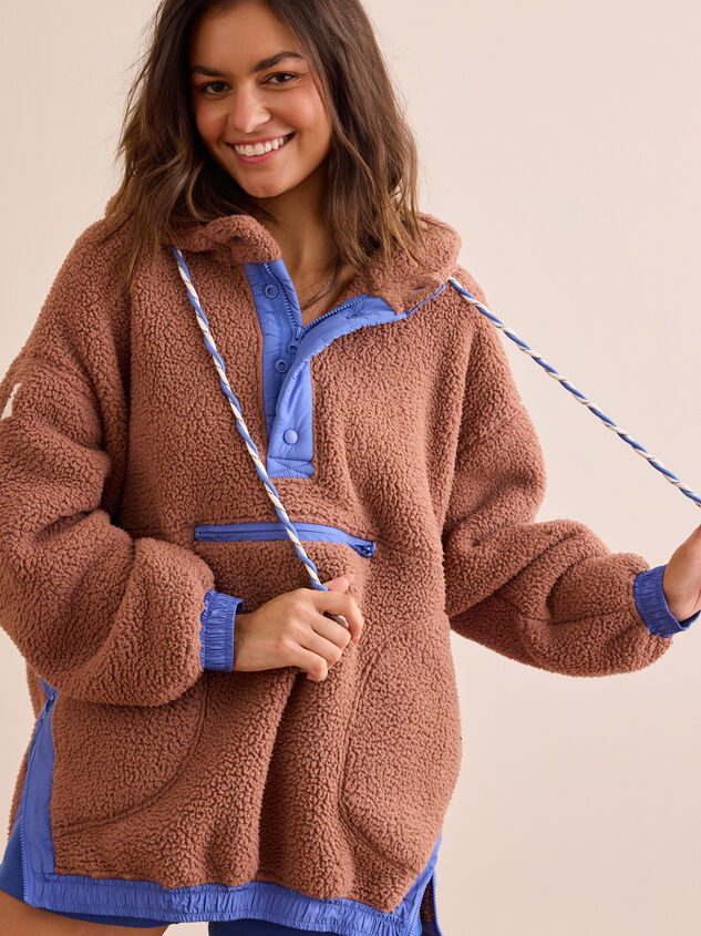 Sherpa Oversized Court Hoodie Detail 3 - TULLABEE