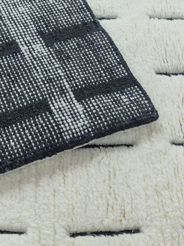 Yucca Handwoven Rug Detail 5 - TULLABEE