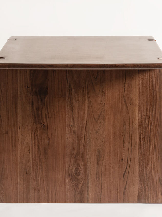Moss Wood Dining Table Detail 4 - TULLABEE