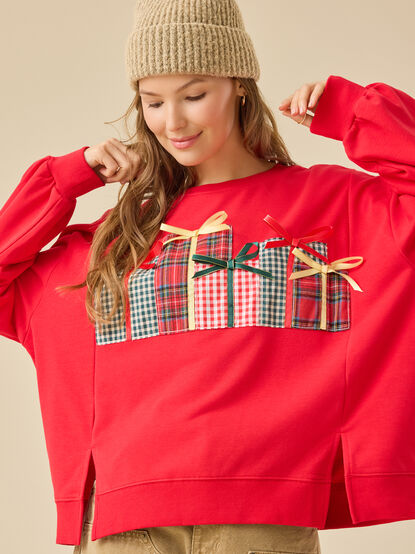 Christmas Presents Crewneck - TULLABEE