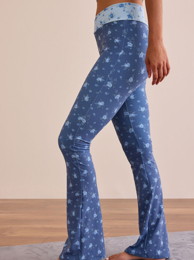 High Tide Floral Flare Leggings Detail 4 - TULLABEE