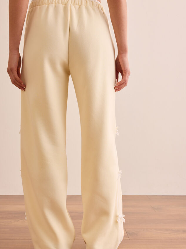 Pit Stop Bow Sweatpants Detail 5 - TULLABEE