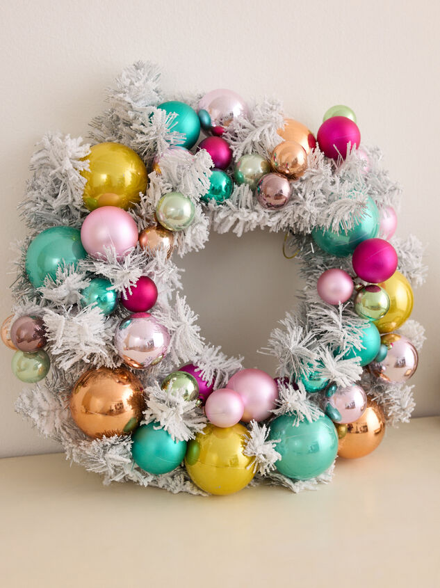 Flocked Silver Decorated Wreath Detail 3 - TULLABEE