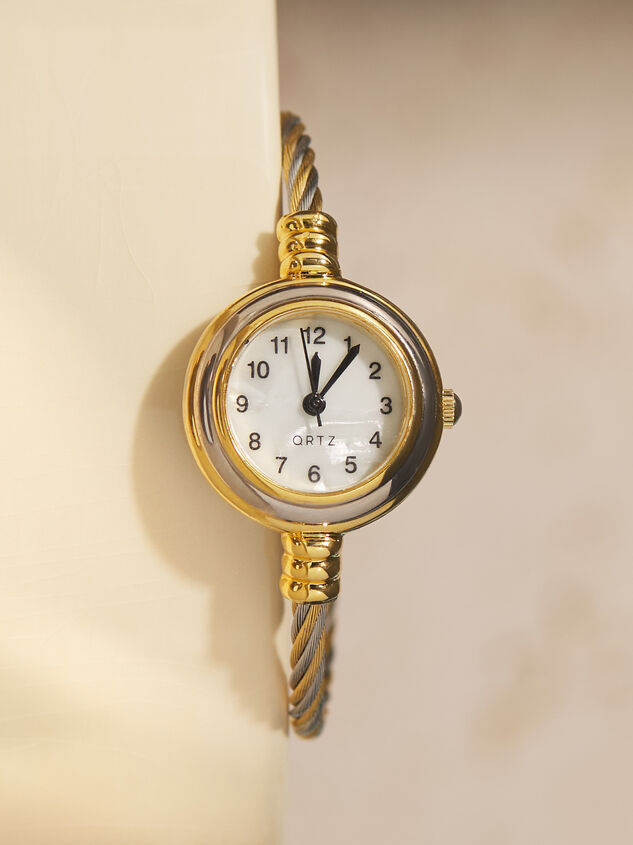 Twisted Cuff Round Watch Detail 3 - TULLABEE