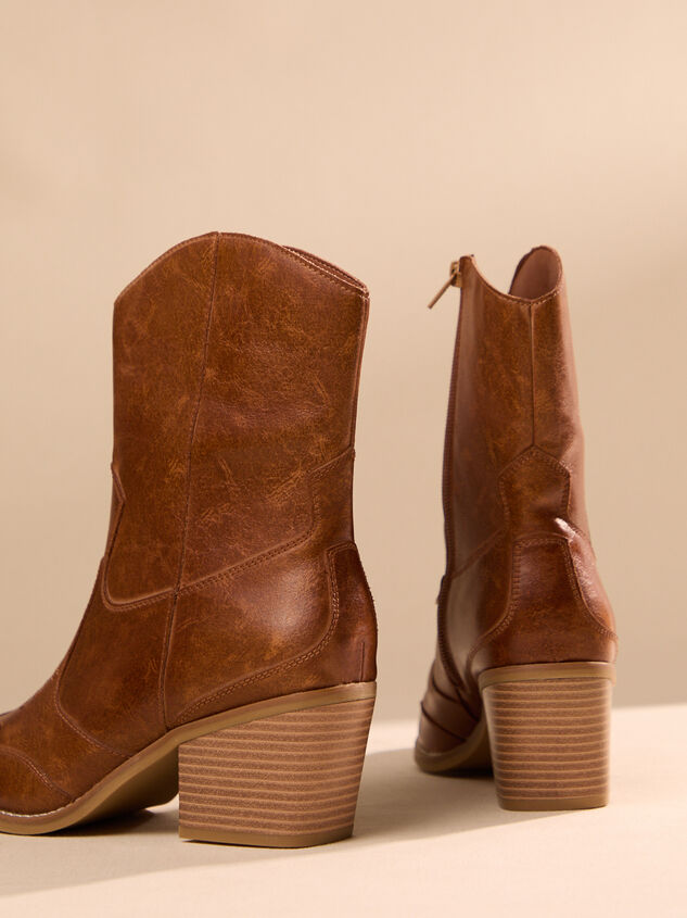 Arden Western Booties Detail 4 - TULLABEE