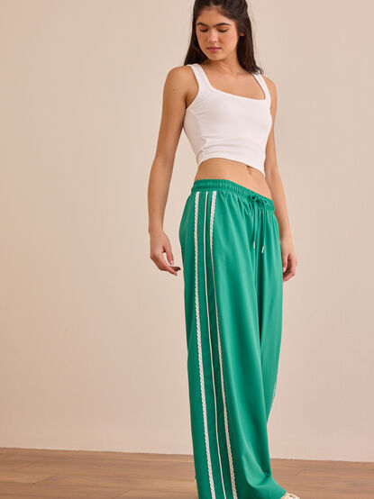 On The Run Detailed Pants - TULLABEE