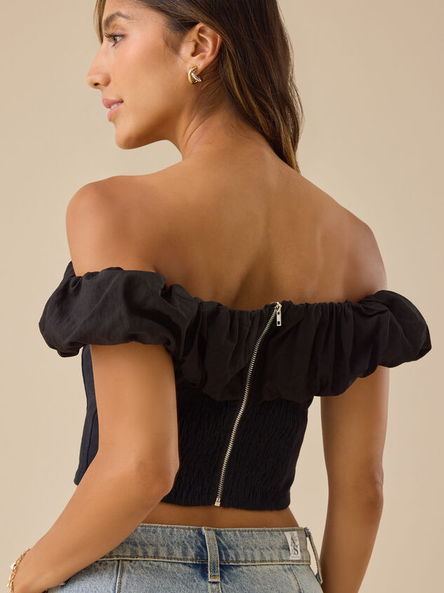 Sarah Off-Shoulder Crop Top Detail 5 - TULLABEE