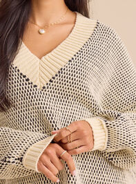 Winslet Oversized Geo Sweater Detail 4 - TULLABEE