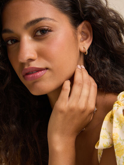 Azlynn Earring Set - TULLABEE