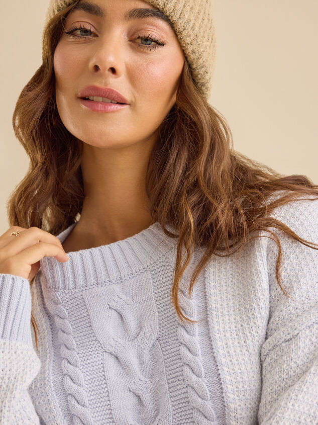 Lilly Oversized Cable Sweater Detail 4 - TULLABEE
