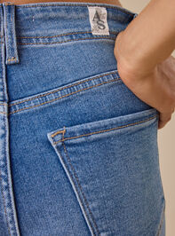 Levvy Cropped Jeans Detail 6 - TULLABEE