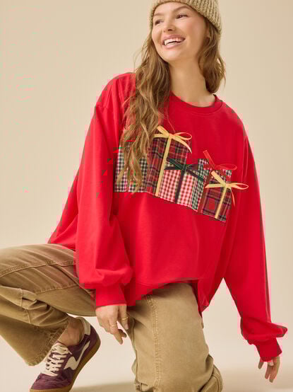 Christmas Presents Crewneck - TULLABEE