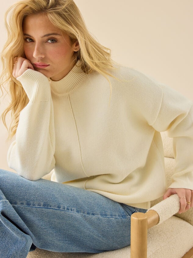 Kathryn Oversized Sweater Detail 3 - TULLABEE