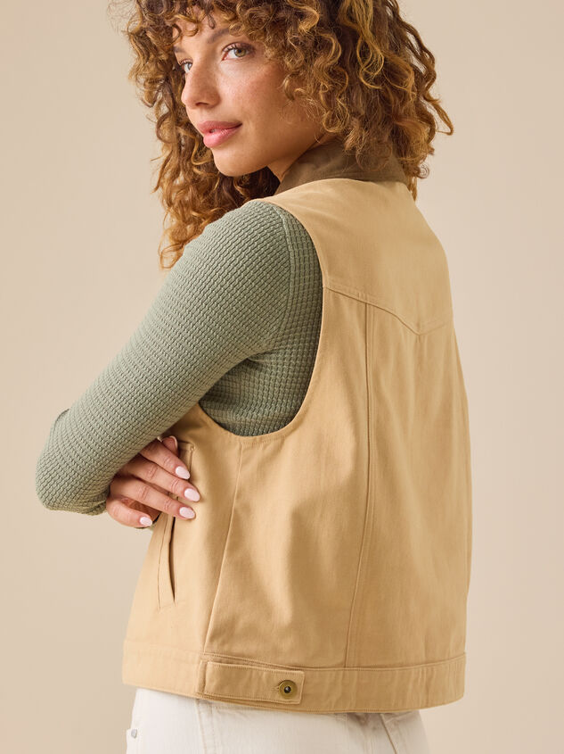 Della Collared Barn Vest Detail 5 - TULLABEE