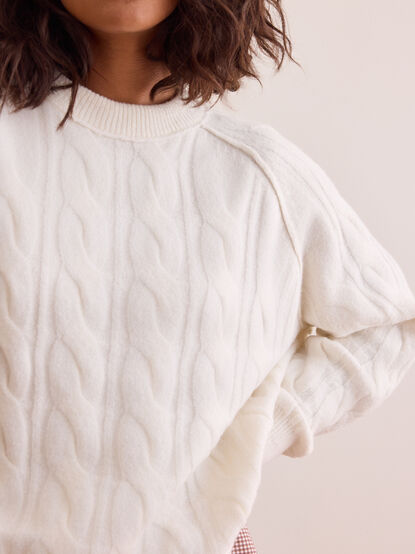 Daydream Cable Knit Sweater - TULLABEE