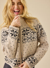 Aspen Snowflake Full Zip Detail 3 - TULLABEE