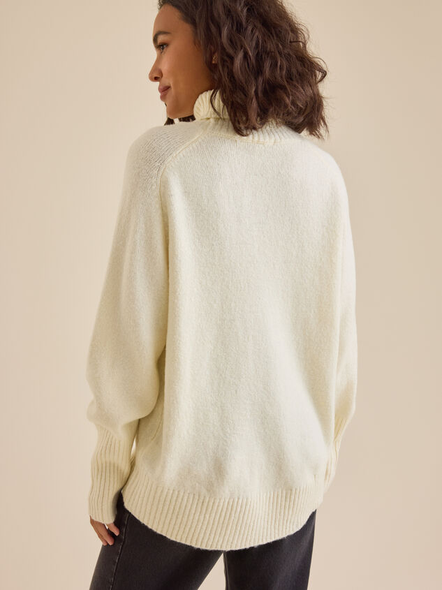 Casey Oversized Sweater Detail 4 - TULLABEE