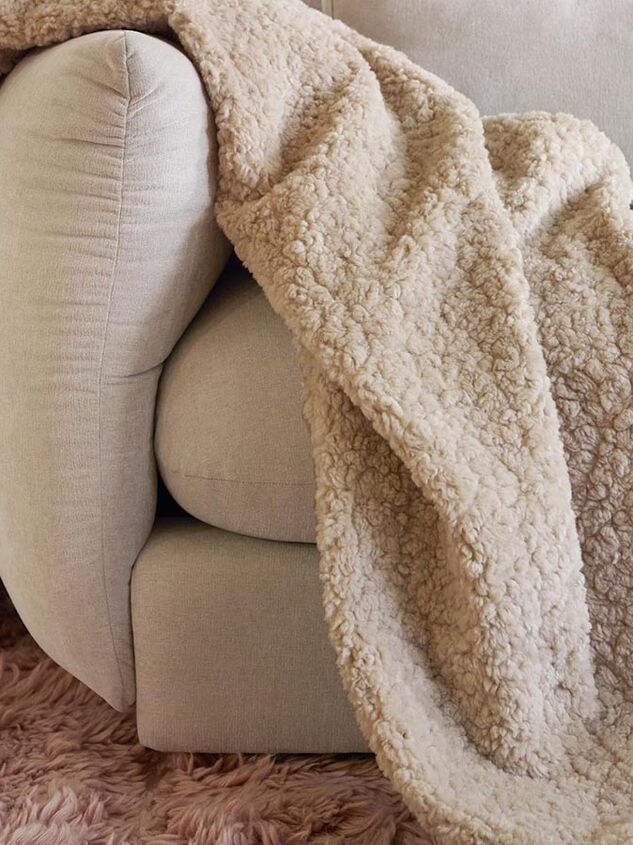 Dahlia Throw Detail 2 - TULLABEE