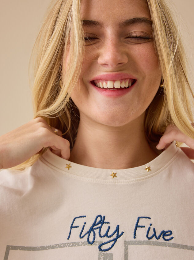 55 Cropped Graphic Tee Detail 3 - TULLABEE