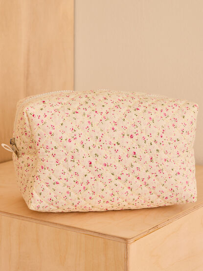 Everly Quilted Makeup Bag - TULLABEE