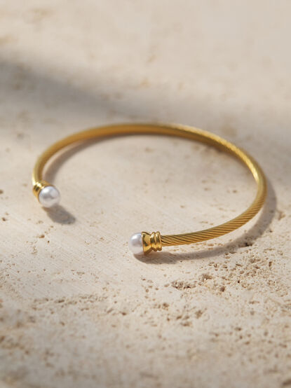 Stainless Steel Pearl Cuff Set - TULLABEE