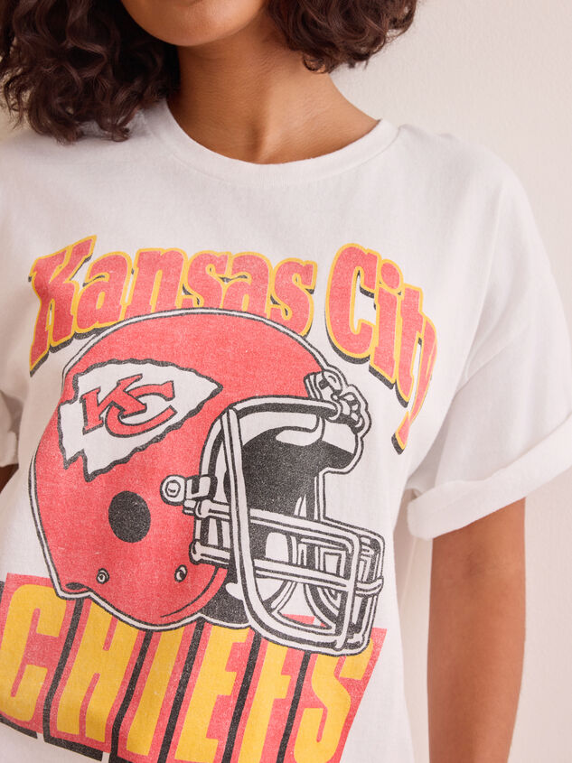 Chiefs Helmet Oversized Tee Detail 3 - TULLABEE