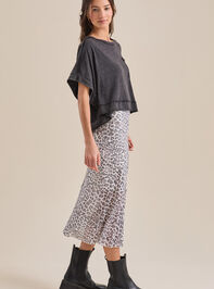 Khani Boxy Pocket Tee Detail 4 - TULLABEE