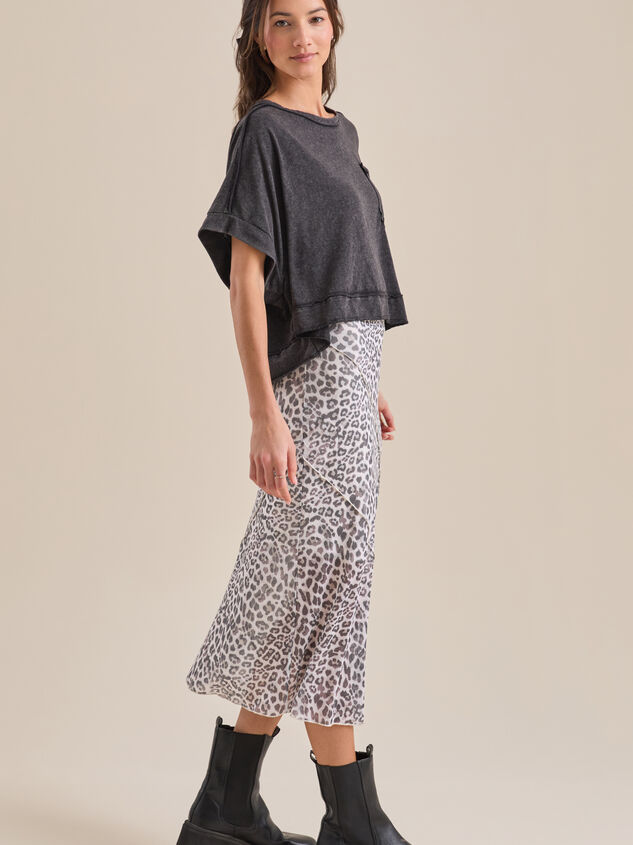 Khani Boxy Pocket Tee Detail 4 - TULLABEE