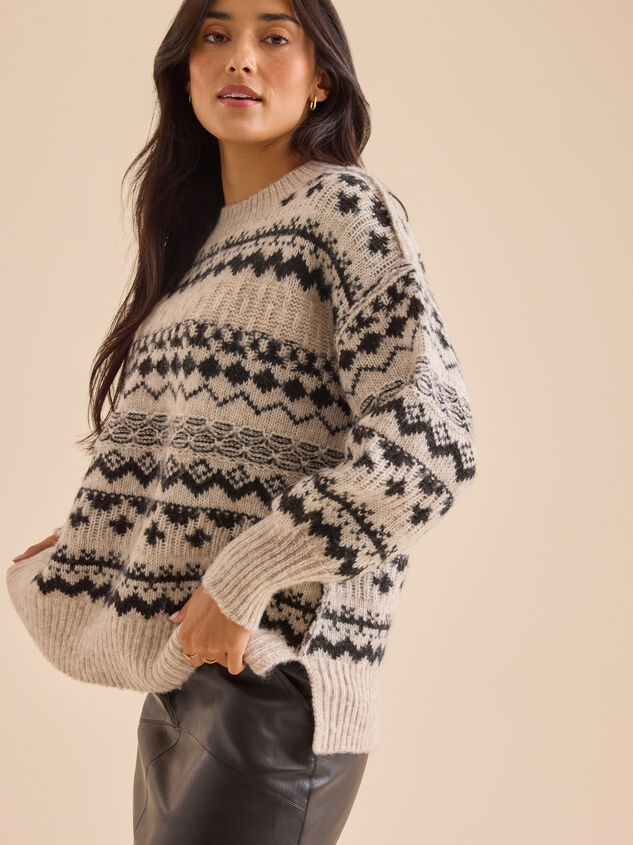 Freya Oversized Sweater Detail 4 - TULLABEE