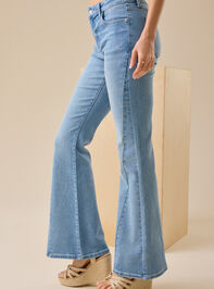 Carrie Flared Jeans Detail 4 - TULLABEE