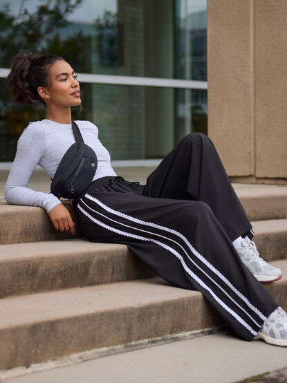 On The Run Detailed Pants - TULLABEE
