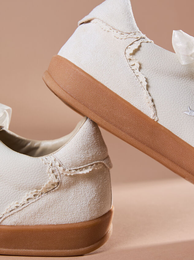 Julie Bow Lace Sneakers Detail 5 - TULLABEE