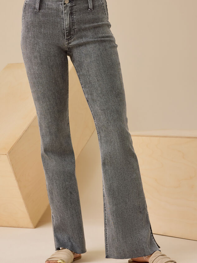 Shep Boot Cut Jeans Detail 3 - TULLABEE