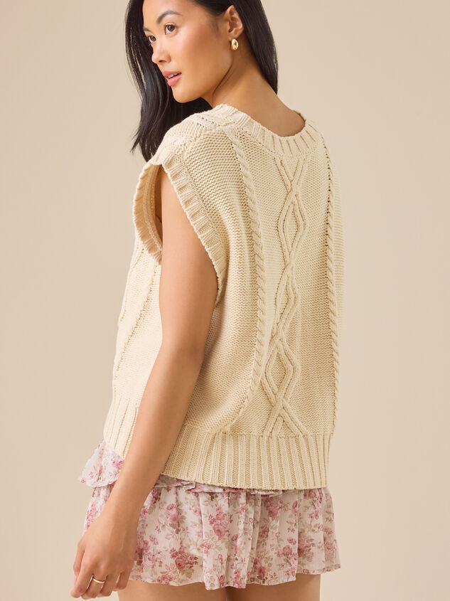 Joanna Cable Oversized Vest Detail 5 - TULLABEE