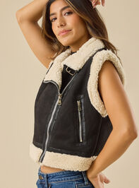 Tilly Sherpa Vest Detail 4 - TULLABEE